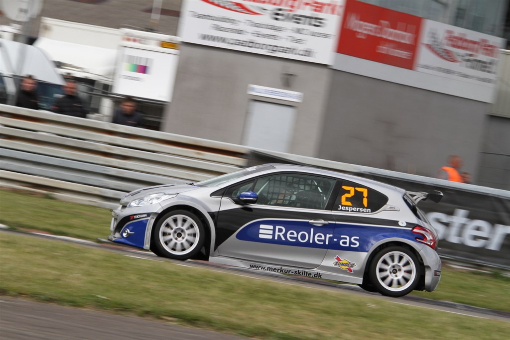 Morten Jespersen har fået god fart i Peugeot’en, og han vil køre med om podieplaceringerne på Ring Djursland
(Foto: Keld Dohm)